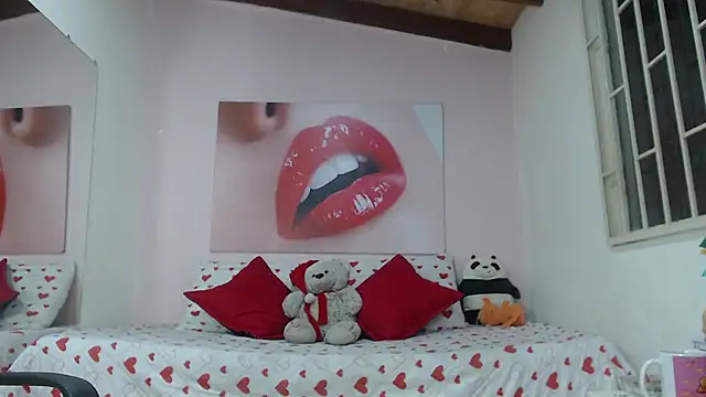 Snapshot of Cheryl_JONES chatting on December 31, 6:16 am Cheryl JONES online show from December 31, 6:16 am