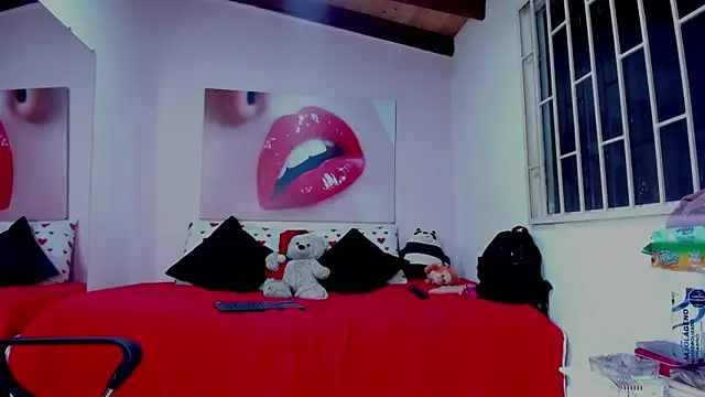 Snapshot of Cheryl_JONES chatting on February 4, 7:29 am Cheryl JONES online show from February 4, 7:29 am