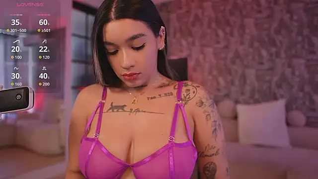 HannahW  online show from September 18, 6:21 pm