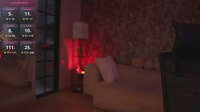 HannahW  online show from October 2, 8:05 pm