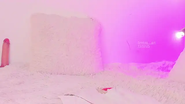 smiling  girl2 online show from February 13, 9:38 pm