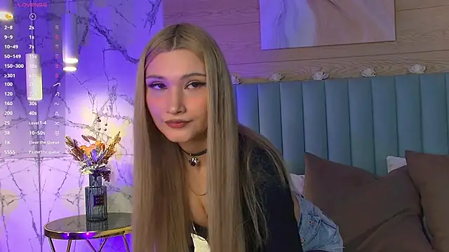 CarolReeves online show from March 19, 9:06 am