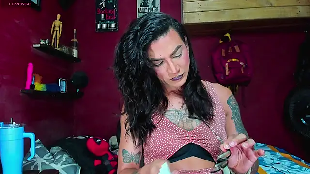 Snapshot of dariell_smokesexx chatting on October 6, 8:56 am dariell smokesexx online show from October 6, 8:56 am