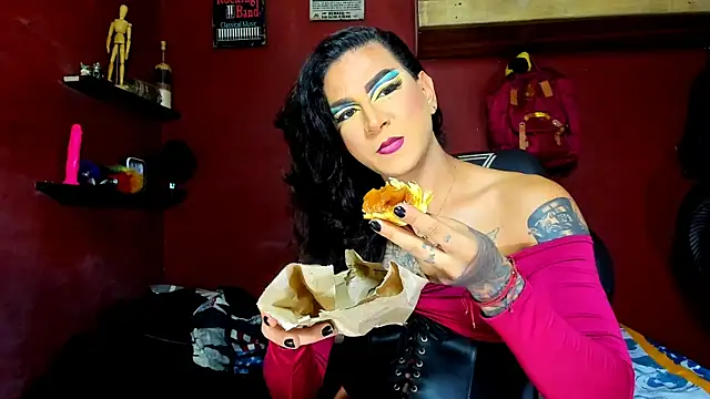 Snapshot of dariell_smokesexx chatting on October 19, 10:05 am dariell smokesexx online show from October 19, 10:05 am