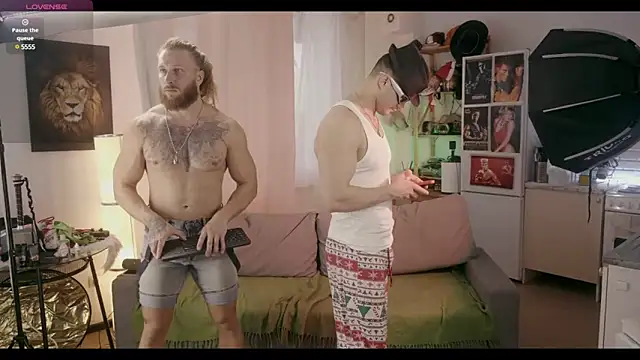 Snapshot of rusbigpaul chatting on February 2, 12:02 pm rusbigpaul online show from February 2, 12:02 pm