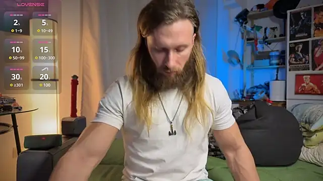 Snapshot of rusbigpaul chatting on March 4, 6:50 pm rusbigpaul online show from March 4, 6:50 pm