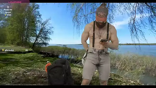 Snapshot of rusbigpaul chatting on March 7, 9:38 pm rusbigpaul online show from March 7, 9:38 pm