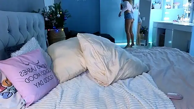 MissSiona online show from December 18, 6:10 am