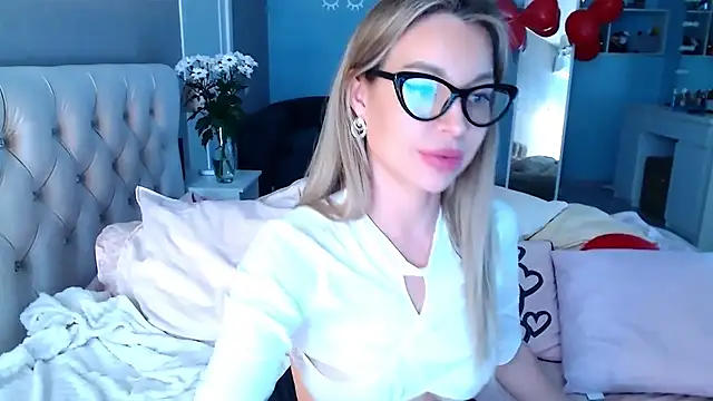 MissSiona online show from February 17, 6:53 am