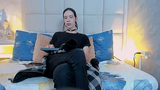 Hecatee 77 online show from October 6, 7:55 pm