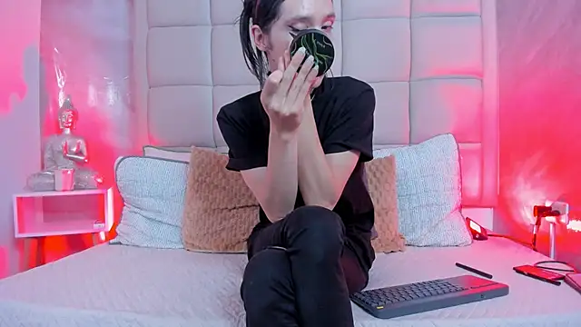 Hecatee 77 online show from November 26, 8:10 pm