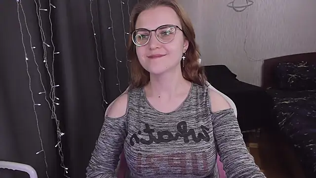 MissBrightShine online show from March 21, 1:23 pm