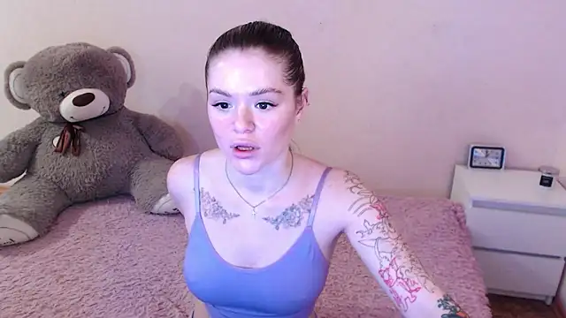 Snapshot of miaacatt chatting on February 18, 10:16 am miaacatt online show from February 18, 10:16 am