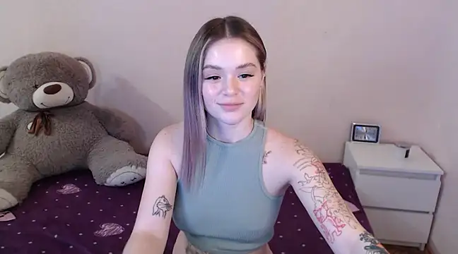 Snapshot of miaacatt chatting on March 10, 9:53 am miaacatt online show from March 10, 9:53 am