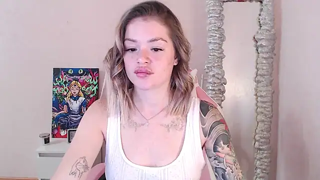 Snapshot of miaacatt chatting on September 13, 5:29 am miaacatt online show from September 13, 5:29 am