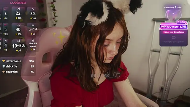 Snapshot of molly_russell chatting on February 7, 3:12 am molly russell online show from February 7, 3:12 am