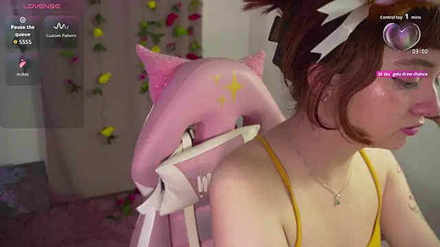 Snapshot of molly_russell chatting on October 27, 9:19 pm molly russell online show from October 27, 9:19 pm