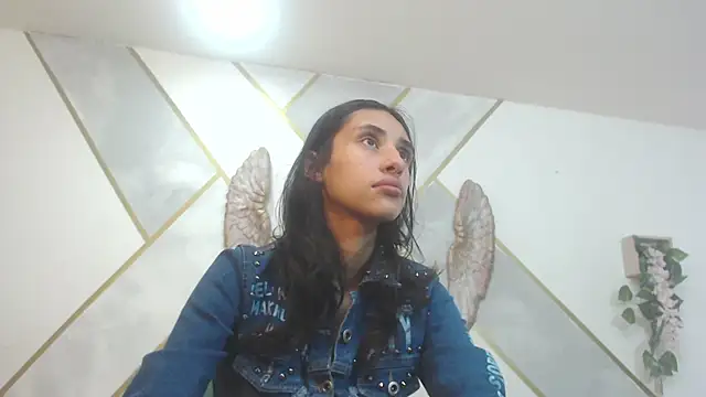 RoxanaCyrano  online show from December 10, 7:00 pm