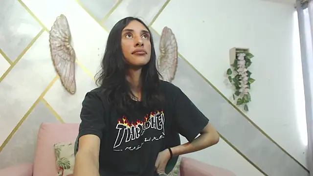 RoxanaCyrano  online show from February 4, 7:00 pm