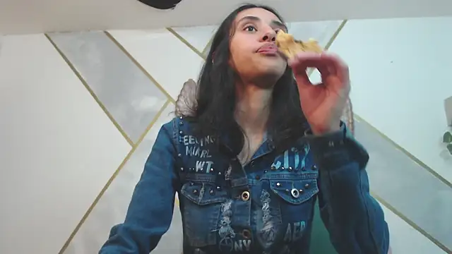 RoxanaCyrano  online show from February 26, 6:11 pm