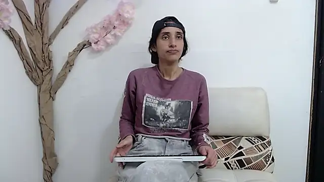 RoxanaCyrano  online show from December 1, 7:19 pm