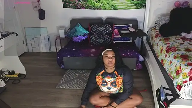 Snapshot of temptressbeauty24 chatting on December 5, 6:10 am temptressbeauty24 online show from December 5, 6:10 am