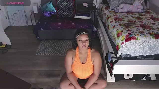 Snapshot of temptressbeauty24 chatting on December 7, 4:42 am temptressbeauty24 online show from December 7, 4:42 am