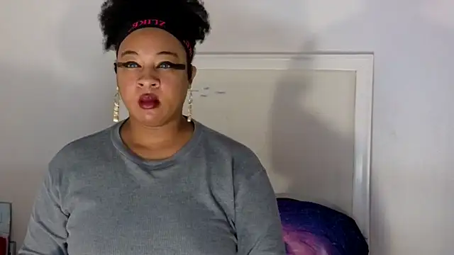 Snapshot of temptressbeauty24 chatting on December 12, 4:59 am temptressbeauty24 online show from December 12, 4:59 am