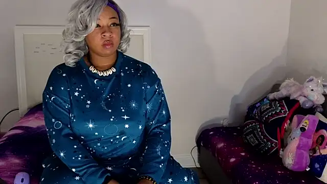 Snapshot of temptressbeauty24 chatting on December 13, 5:49 am temptressbeauty24 online show from December 13, 5:49 am