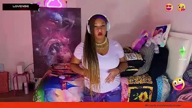 Snapshot of temptressbeauty24 chatting on February 8, 3:30 am temptressbeauty24 online show from February 8, 3:30 am