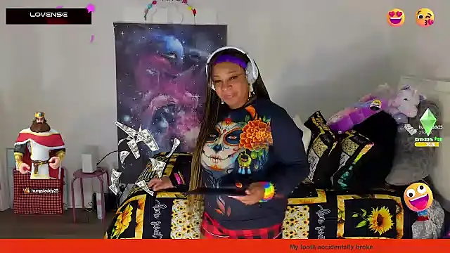 Snapshot of temptressbeauty24 chatting on February 9, 1:11 am temptressbeauty24 online show from February 9, 1:11 am