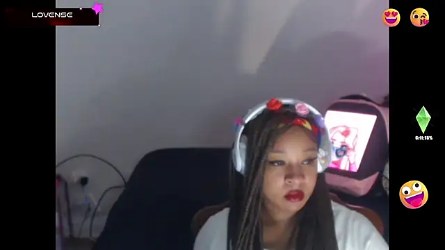 Snapshot of temptressbeauty24 chatting on February 18, 12:48 am temptressbeauty24 online show from February 18, 12:48 am