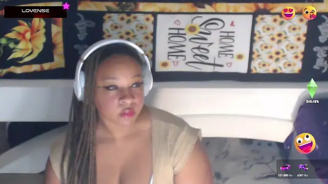 Snapshot of temptressbeauty24 chatting on February 20, 1:36 am temptressbeauty24 online show from February 20, 1:36 am