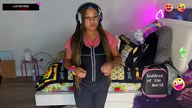 Snapshot of temptressbeauty24 chatting on February 22, 8:42 pm temptressbeauty24 online show from February 22, 8:42 pm