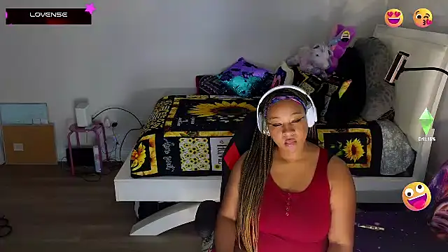 Snapshot of temptressbeauty24 chatting on February 25, 7:31 am temptressbeauty24 online show from February 25, 7:31 am