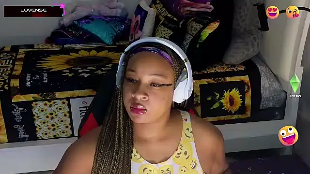 Snapshot of temptressbeauty24 chatting on February 26, 11:04 pm temptressbeauty24 online show from February 26, 11:04 pm