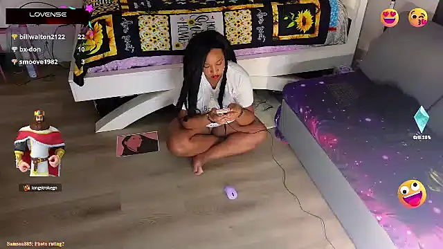 Snapshot of temptressbeauty24 chatting on March 3, 10:06 am temptressbeauty24 online show from March 3, 10:06 am