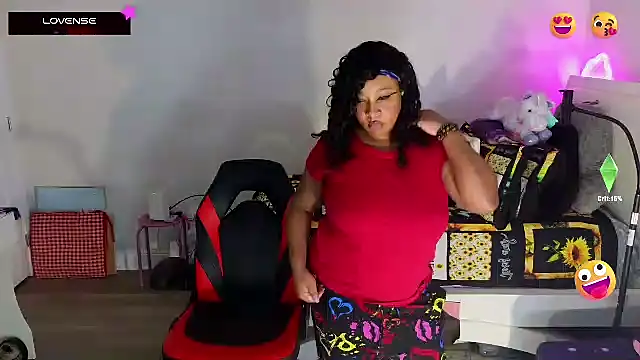 Snapshot of temptressbeauty24 chatting on March 6, 11:53 pm temptressbeauty24 online show from March 6, 11:53 pm