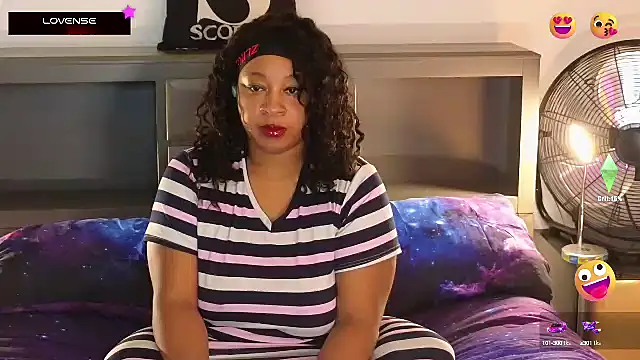 Snapshot of temptressbeauty24 chatting on March 10, 10:02 pm temptressbeauty24 online show from March 10, 10:02 pm