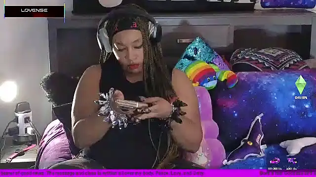 Snapshot of temptressbeauty24 chatting on March 18, 3:42 am temptressbeauty24 online show from March 18, 3:42 am