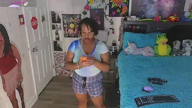 Snapshot of temptressbeauty24 chatting on October 9, 3:15 am temptressbeauty24 online show from October 9, 3:15 am