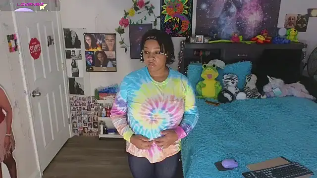 Snapshot of temptressbeauty24 chatting on October 14, 2:23 am temptressbeauty24 online show from October 14, 2:23 am