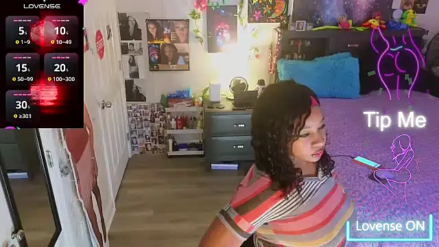 Snapshot of temptressbeauty24 chatting on October 20, 3:29 am temptressbeauty24 online show from October 20, 3:29 am