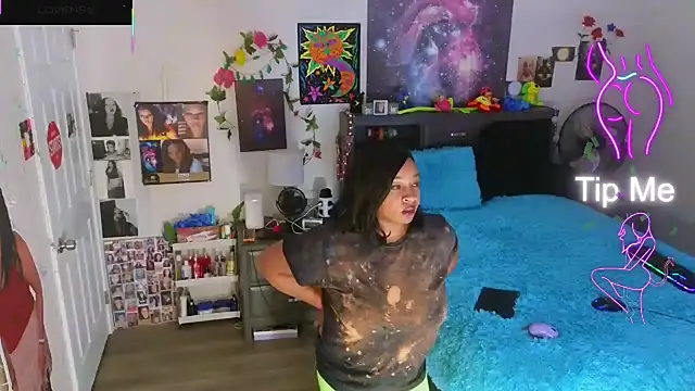 Snapshot of temptressbeauty24 chatting on October 22, 3:07 am temptressbeauty24 online show from October 22, 3:07 am