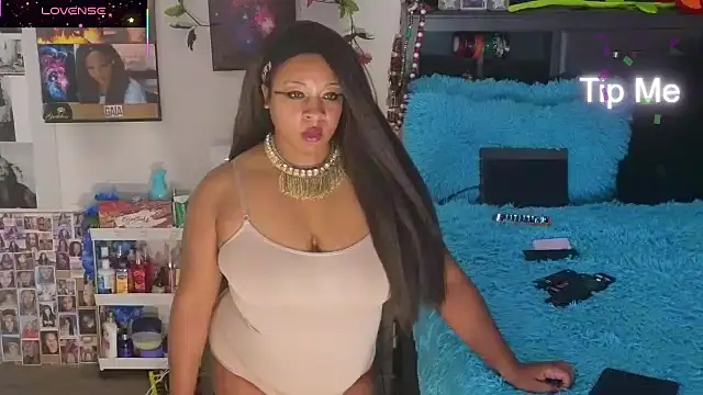 Snapshot of temptressbeauty24 chatting on November 10, 5:06 am temptressbeauty24 online show from November 10, 5:06 am