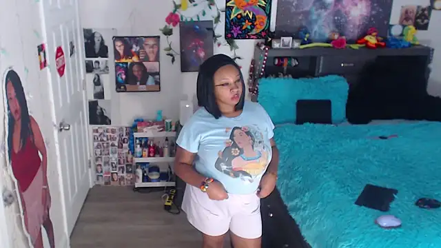 Snapshot of temptressbeauty24 chatting on November 17, 5:13 am temptressbeauty24 online show from November 17, 5:13 am