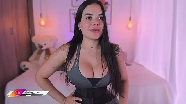 Snapshot of amelie_gonzalez chatting on December 20, 3:53 pm amelie gonzalez online show from December 20, 3:53 pm