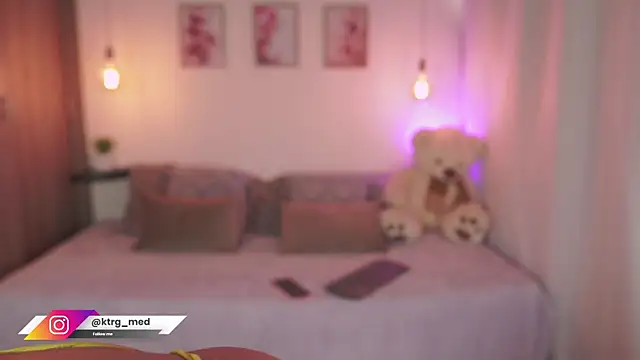 Snapshot of amelie_gonzalez chatting on September 22, 7:16 pm amelie gonzalez online show from September 22, 7:16 pm