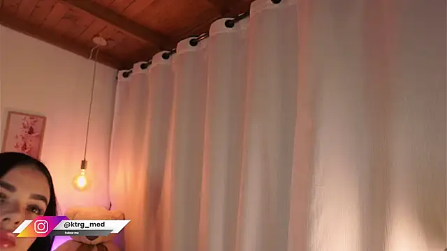 Snapshot of amelie_gonzalez chatting on September 27, 8:47 pm amelie gonzalez online show from September 27, 8:47 pm