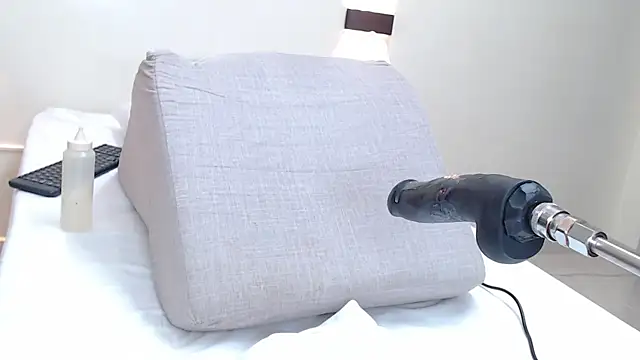 Snapshot of _julyy_ chatting on March 14, 1:37 am julyy online show from March 14, 1:37 am